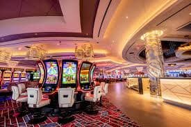 Tampilan platform geektyper dengan berbagai kategori permainan sportsbook dan live dealer